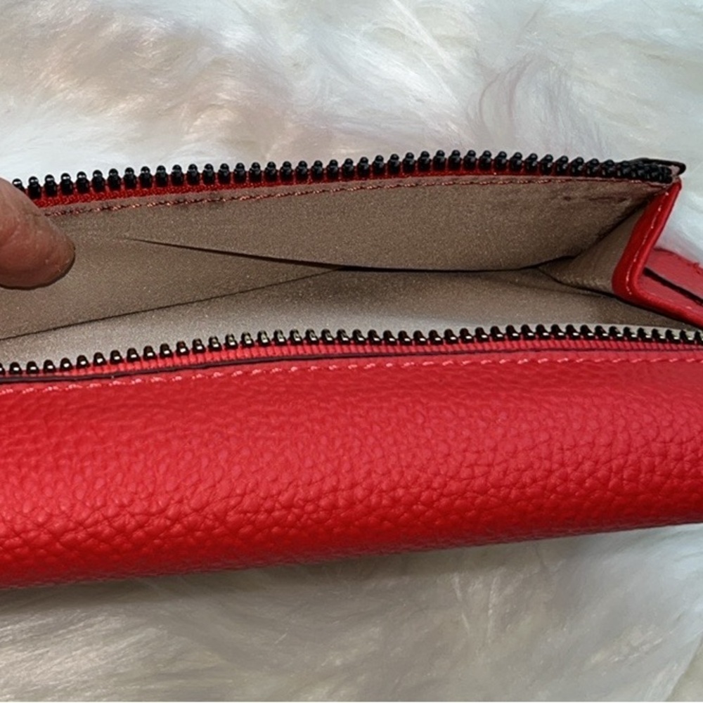 🆕 Trina Turk Red Pebbled Wallet - Picture 3 of 12
